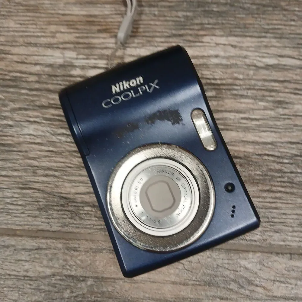 Nikon COOLPIX L20 Digital Camera 10.0MP 3.6x Optical Zoom Exposure Parts Only